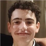 Estudiante capacitado para la enseñanza de niños pequeños.